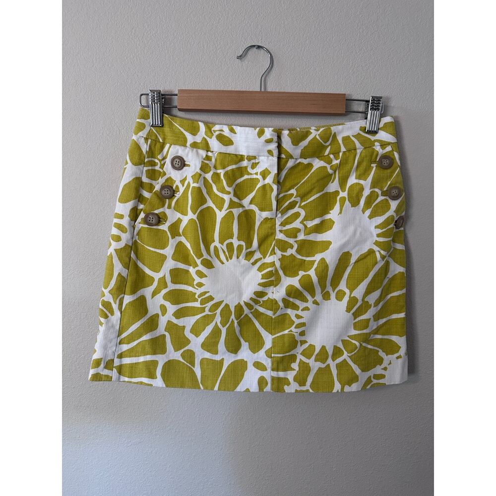 J Crew size 0 floral sunburst chino mini skirt in green and‎ white with button